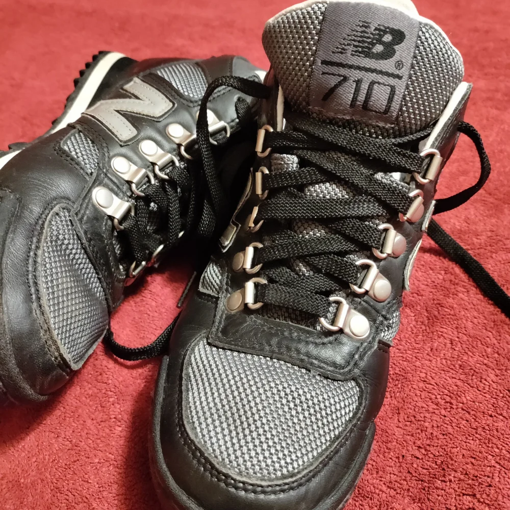 New Balance 710 Leather Hiking Boot Sneakers. Black & Gray. Women's 7